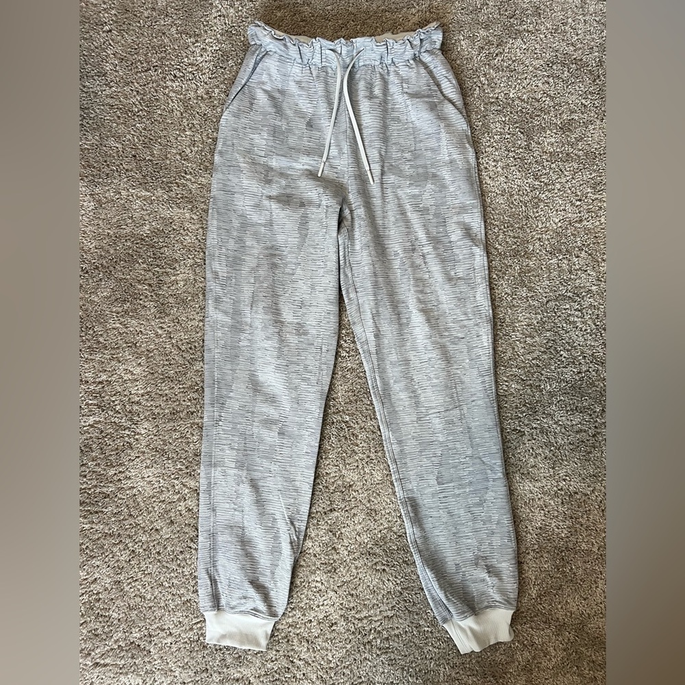 Lululemon. Size 4. Light grey joggers.